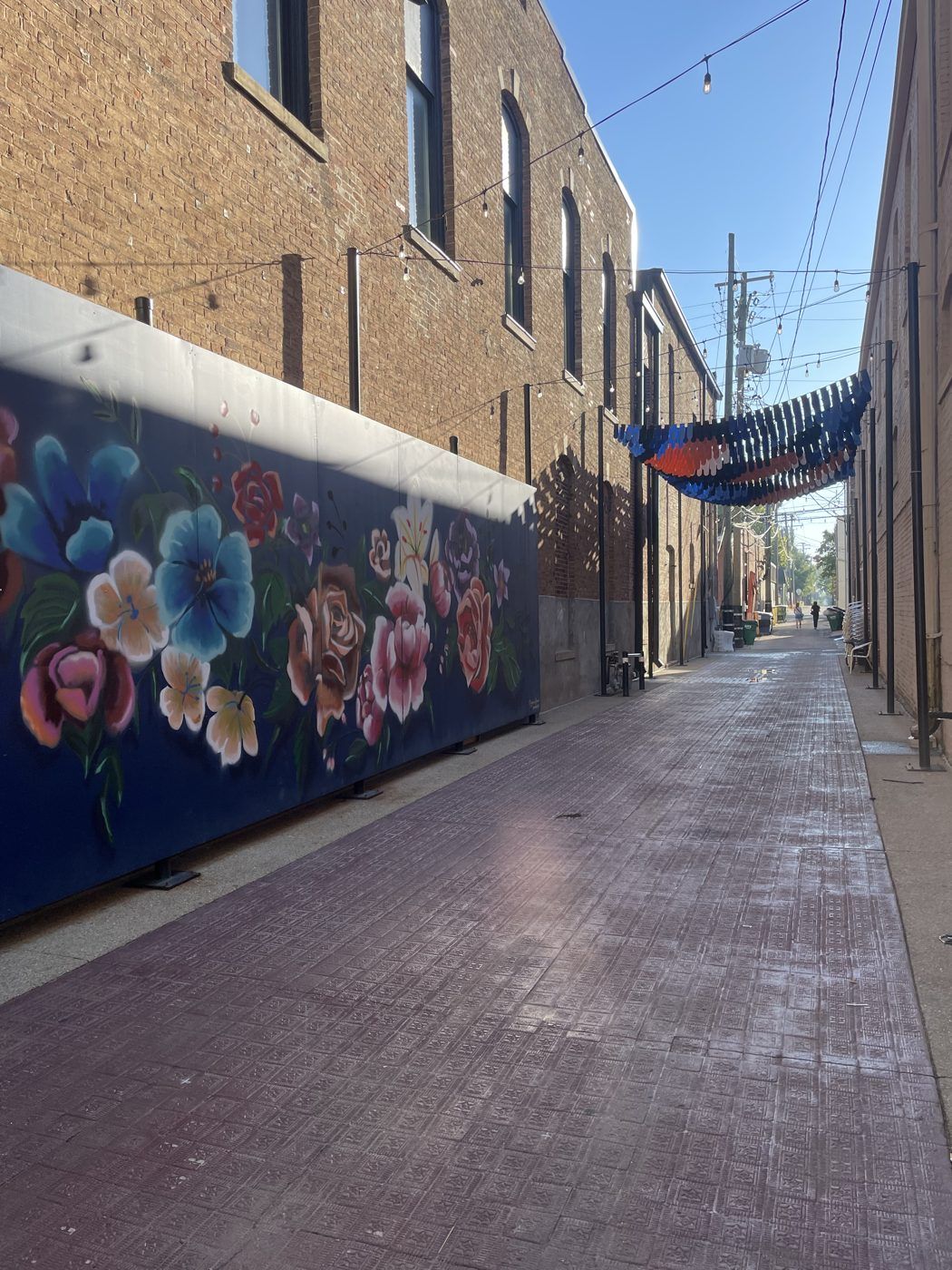 A mural-lined alley in downtown Noblesville